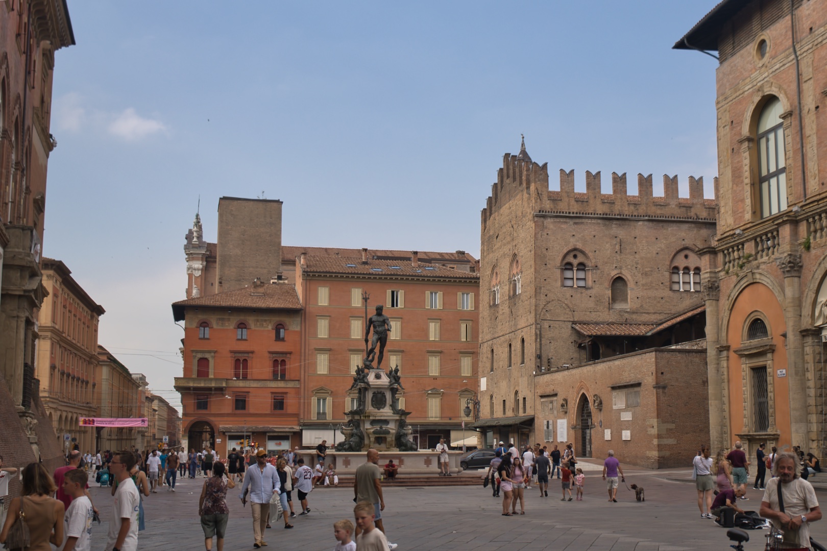 Blick auf den Piazza del Nettuno in Bologna.
