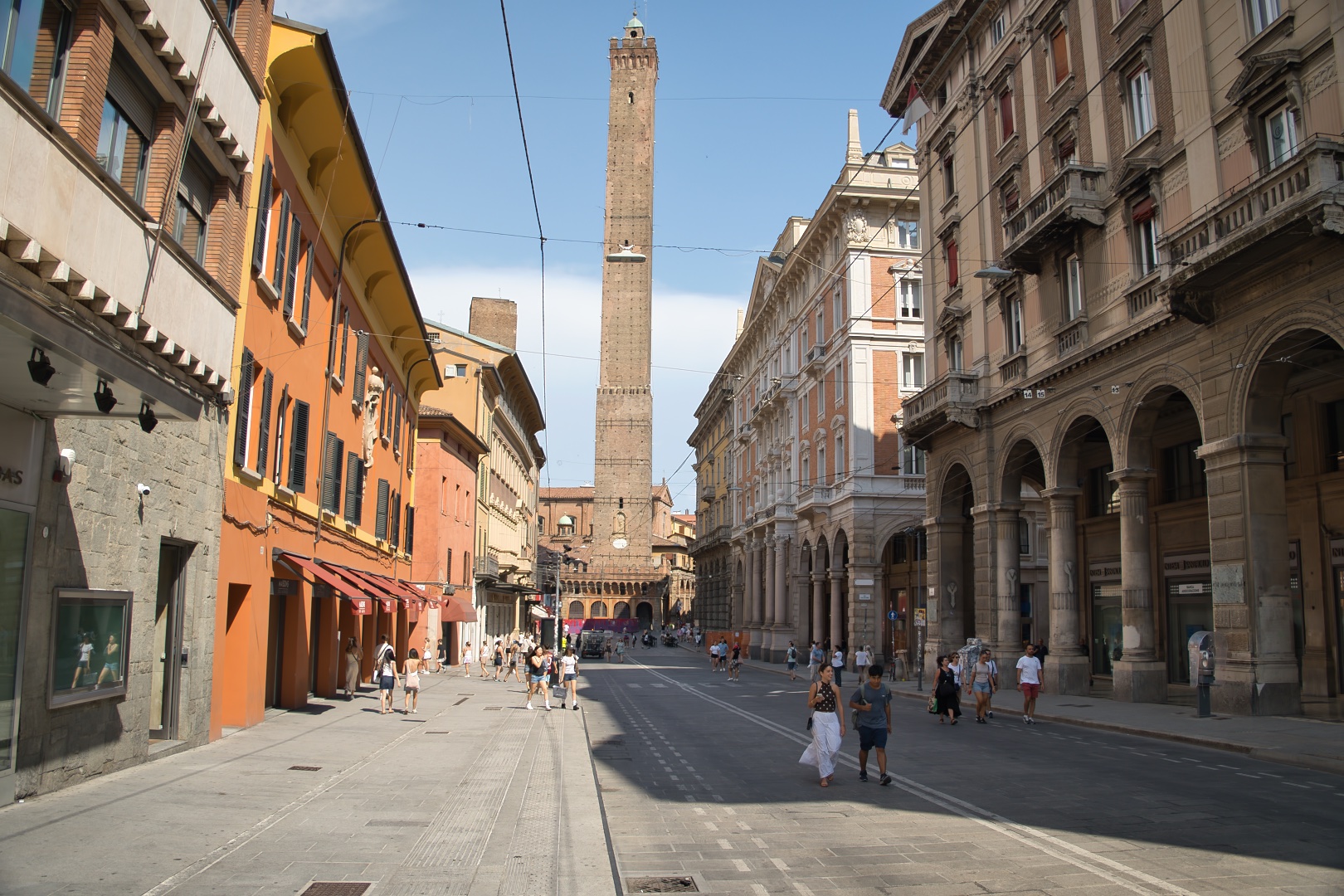 Le due Torri, die Wahrzeichen der Stadt Bologna.