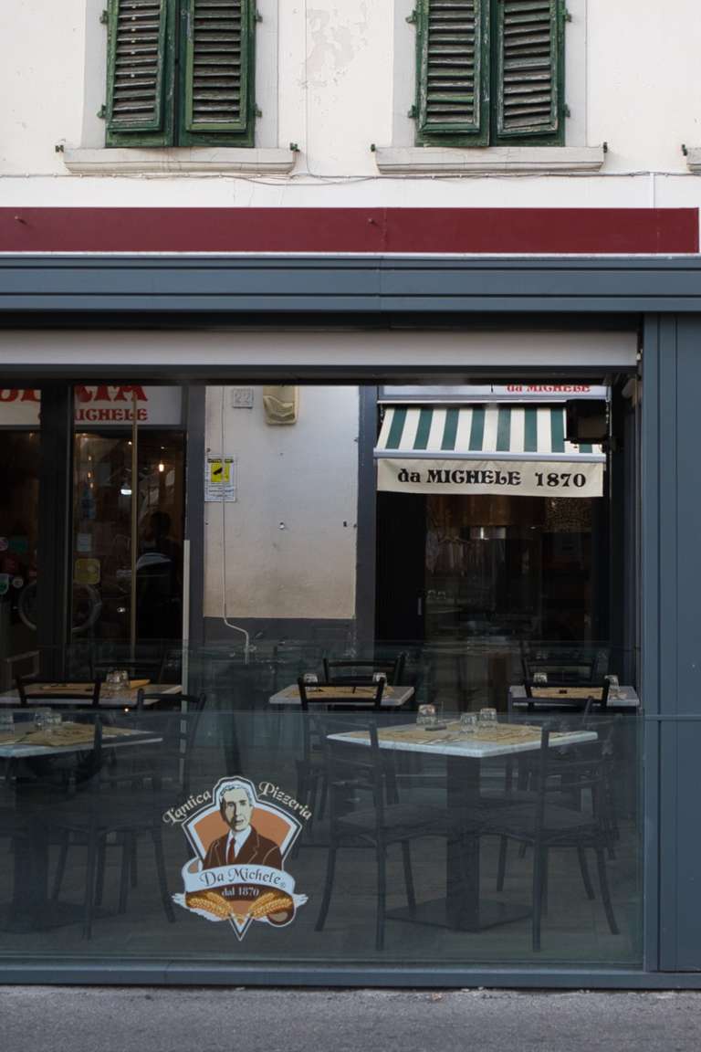 Eine der besten Pizzen der Welt gibt es bei L'antica Pizzeria da Michele, auch in Florenz.