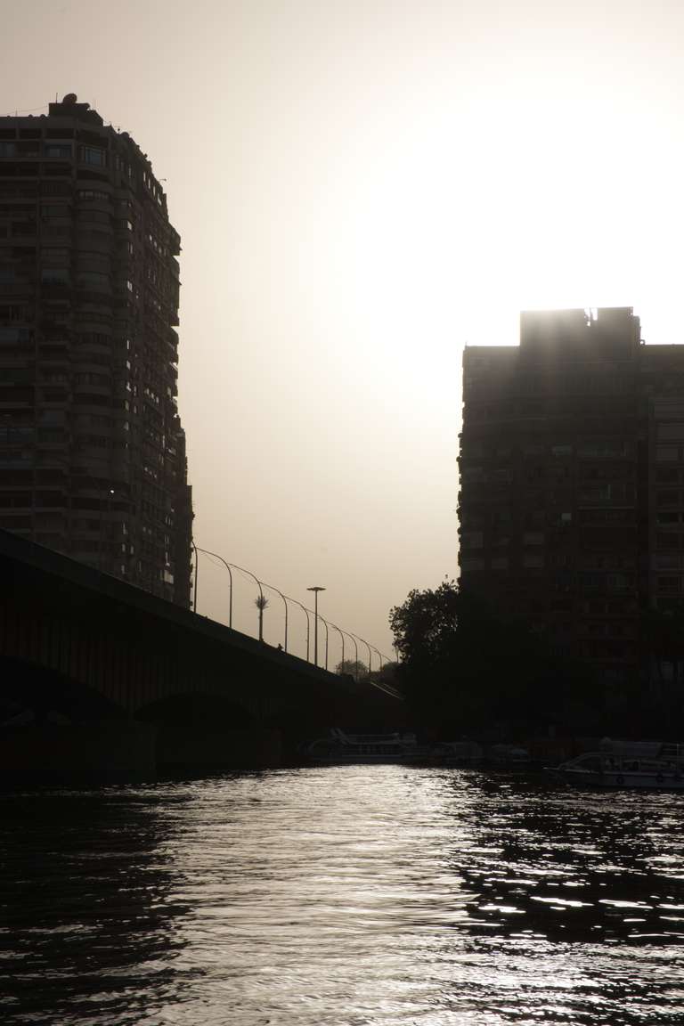 Schifffahrt zum Sonnenuntergang über den Nil in Kairo